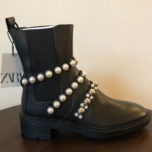 NEW Leather Zara black Chelsea Boots with pearl detail